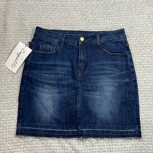 NWT’s Women’s Cedar Rose Cowgirl Fit Denim Jean Skirt Frayed Hem Size 27